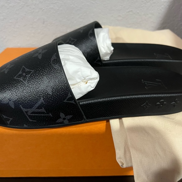- SOLD Brand New Louis Vuitton Waterfront mules (eclipse) - Picture 3 of 6